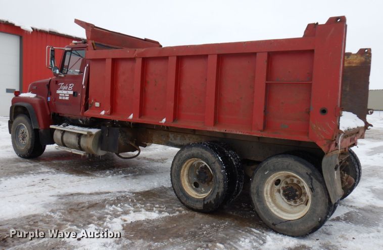 image for item HX9580 1996 Ford L9000  dump truck