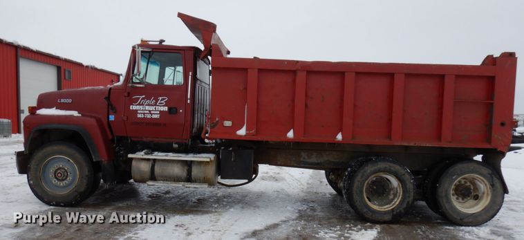 image for item HX9580 1996 Ford L9000  dump truck