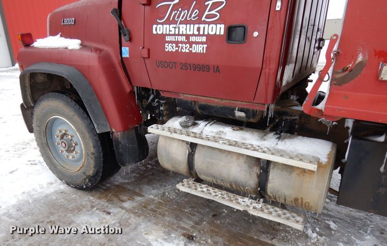 image for item HX9580 1996 Ford L9000  dump truck