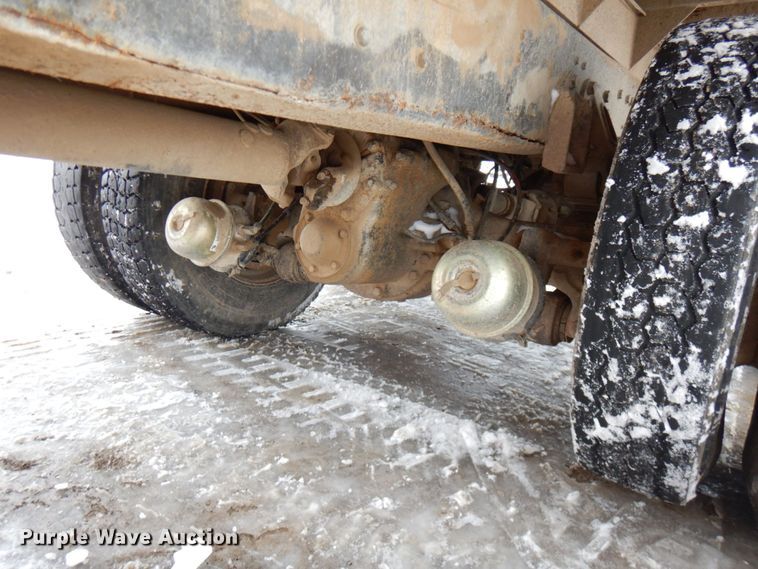 image for item HX9580 1996 Ford L9000  dump truck