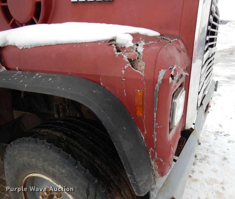 image for item HX9580 1996 Ford L9000  dump truck