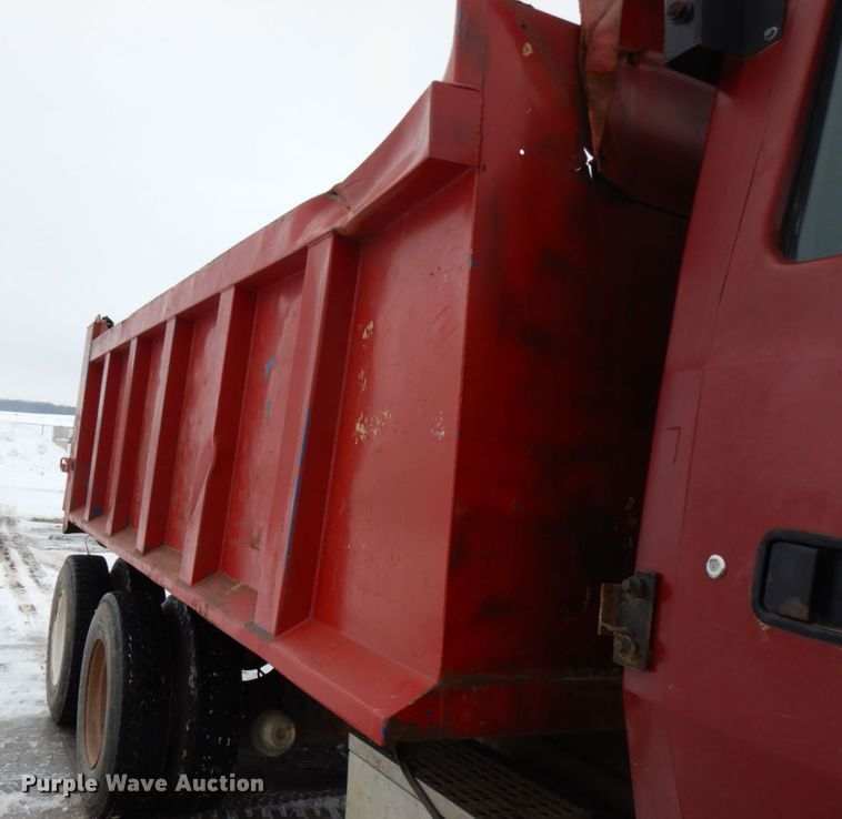 image for item HX9580 1996 Ford L9000  dump truck