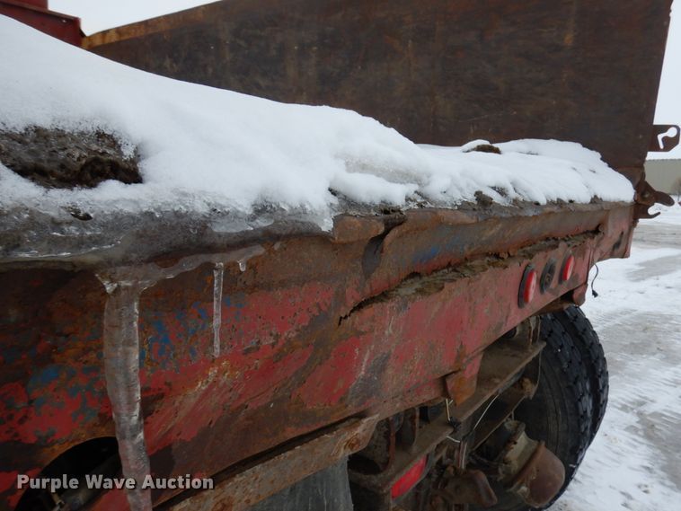 image for item HX9580 1996 Ford L9000  dump truck