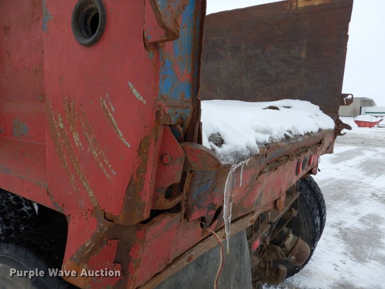 image for item HX9580 1996 Ford L9000  dump truck