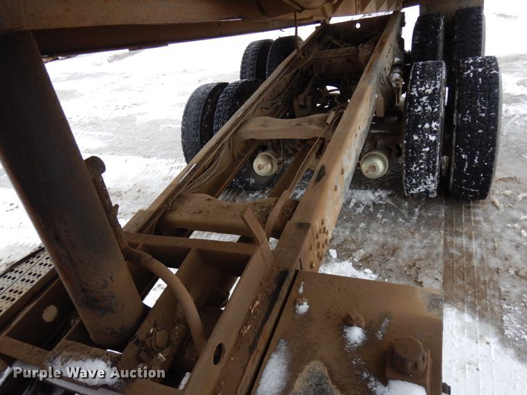 image for item HX9580 1996 Ford L9000  dump truck