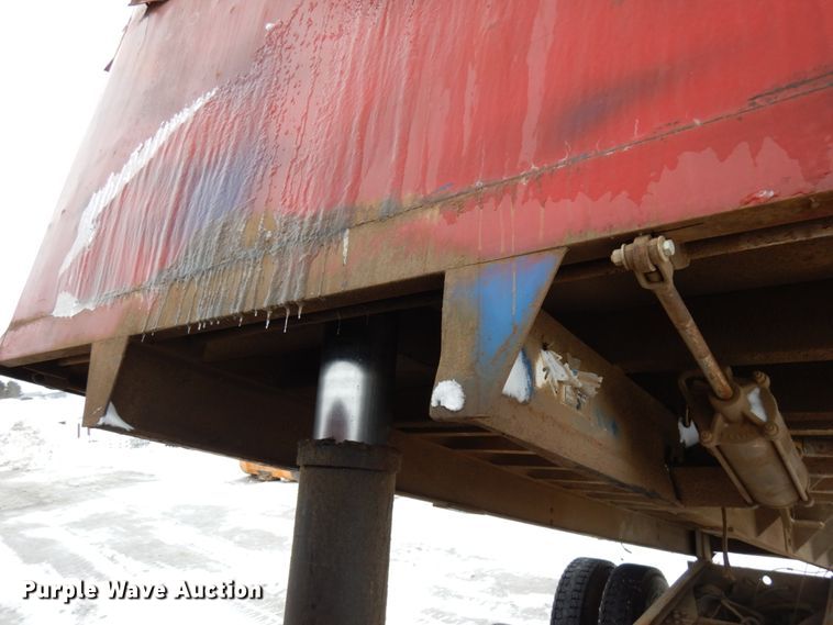 image for item HX9580 1996 Ford L9000  dump truck