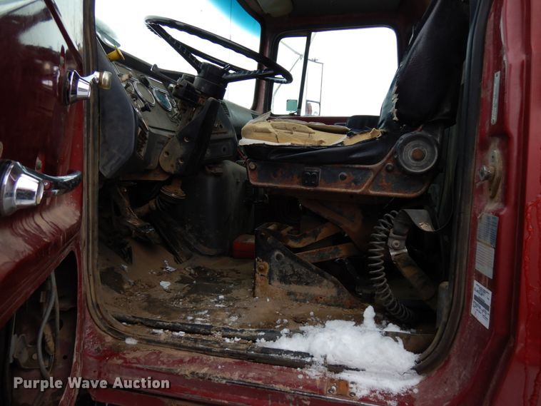 image for item HX9580 1996 Ford L9000  dump truck