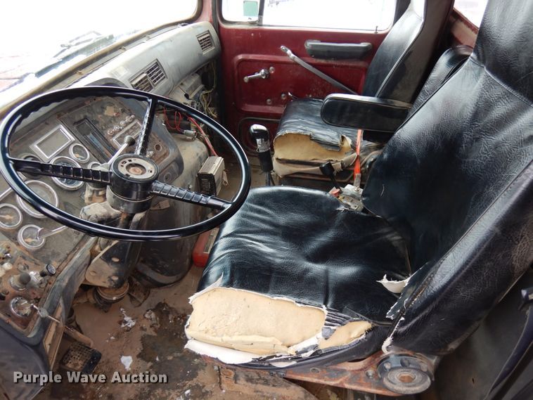 image for item HX9580 1996 Ford L9000  dump truck