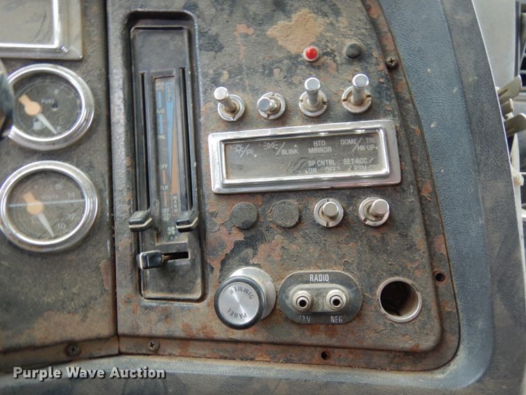 image for item HX9580 1996 Ford L9000  dump truck