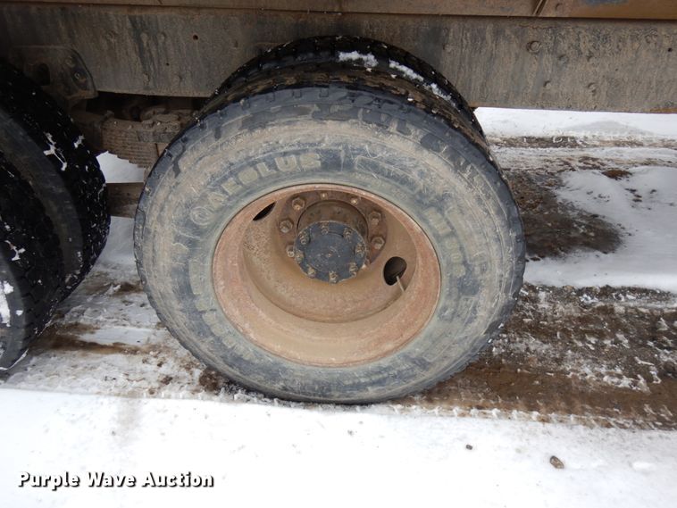 image for item HX9580 1996 Ford L9000  dump truck