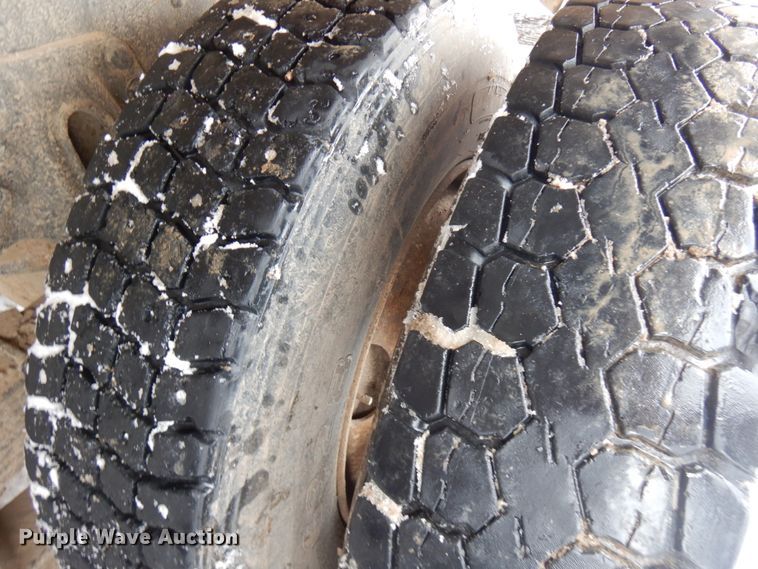 image for item HX9580 1996 Ford L9000  dump truck