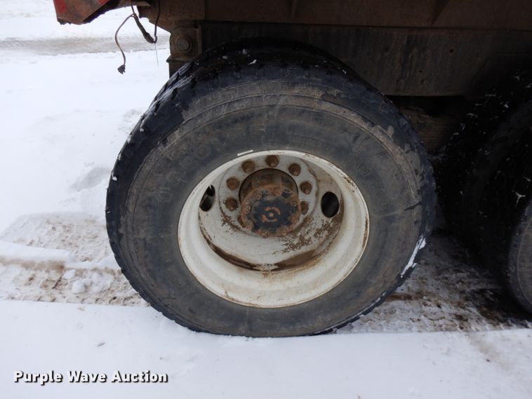 image for item HX9580 1996 Ford L9000  dump truck