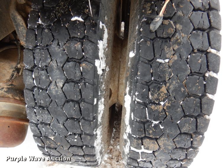 image for item HX9580 1996 Ford L9000  dump truck