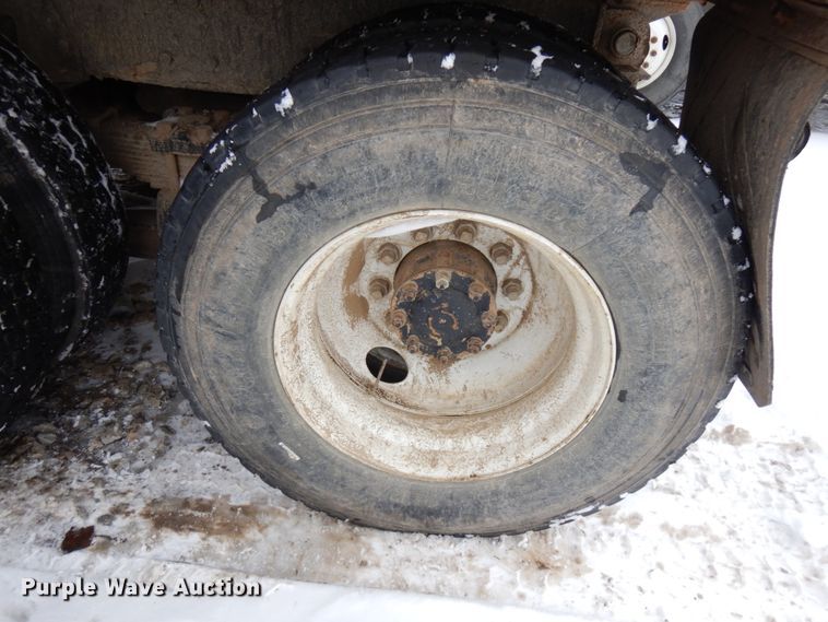 image for item HX9580 1996 Ford L9000  dump truck