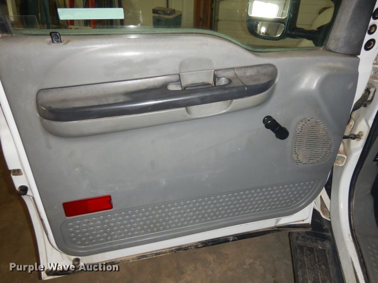 image for item IG9188 2007 Ford F550 Super Duty  winch truck