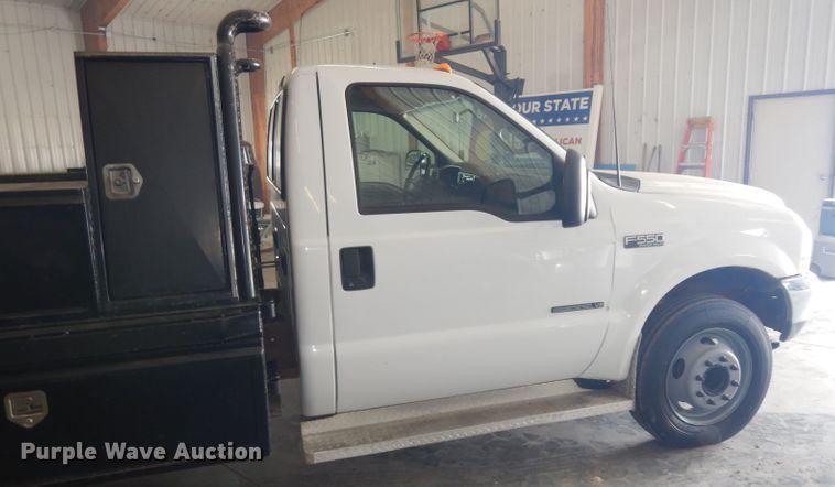 image for item IG9190 2002 Ford F550 Super Duty  winch truck