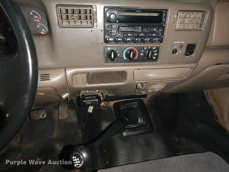 image for item IG9190 2002 Ford F550 Super Duty  winch truck