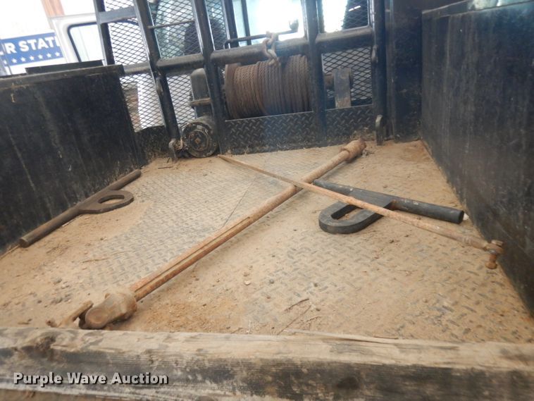 image for item IG9190 2002 Ford F550 Super Duty  winch truck