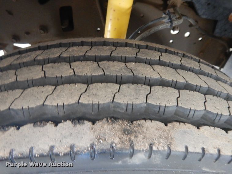 image for item IG9190 2002 Ford F550 Super Duty  winch truck