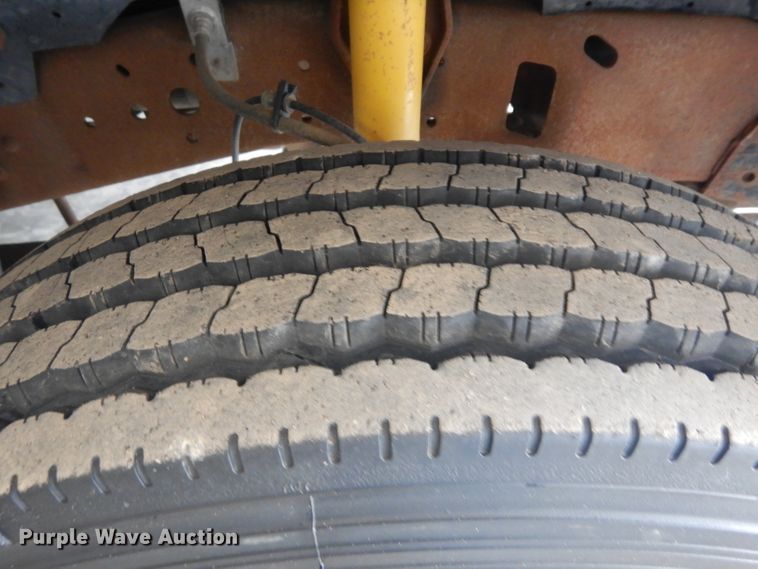 image for item IG9190 2002 Ford F550 Super Duty  winch truck