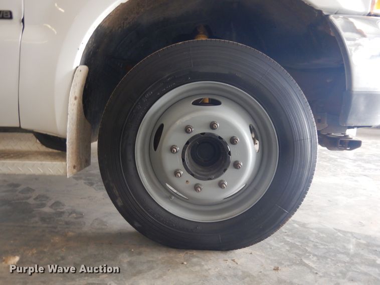 image for item IG9190 2002 Ford F550 Super Duty  winch truck