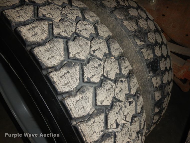 image for item IG9190 2002 Ford F550 Super Duty  winch truck