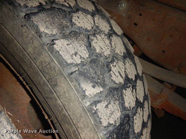 image for item IG9190 2002 Ford F550 Super Duty  winch truck