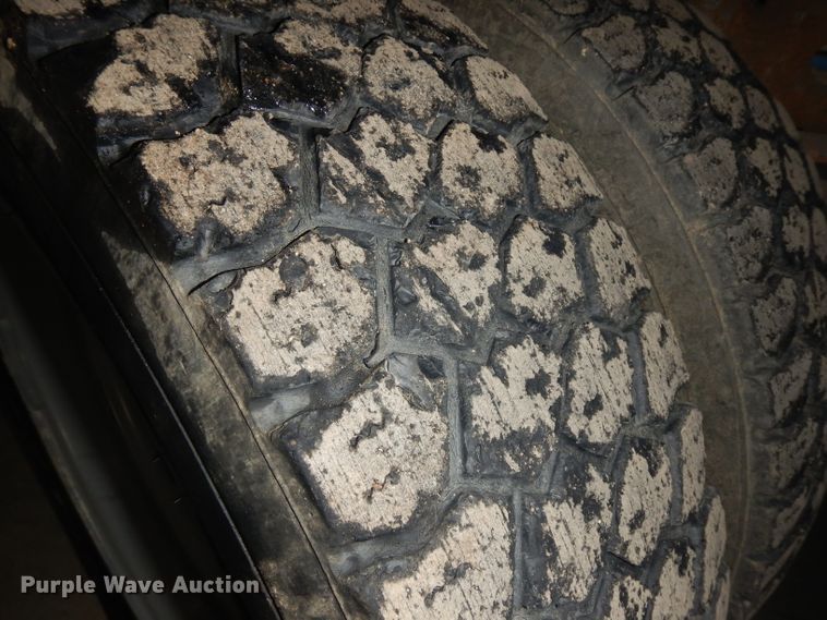 image for item IG9190 2002 Ford F550 Super Duty  winch truck