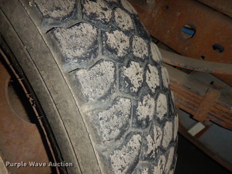 image for item IG9190 2002 Ford F550 Super Duty  winch truck