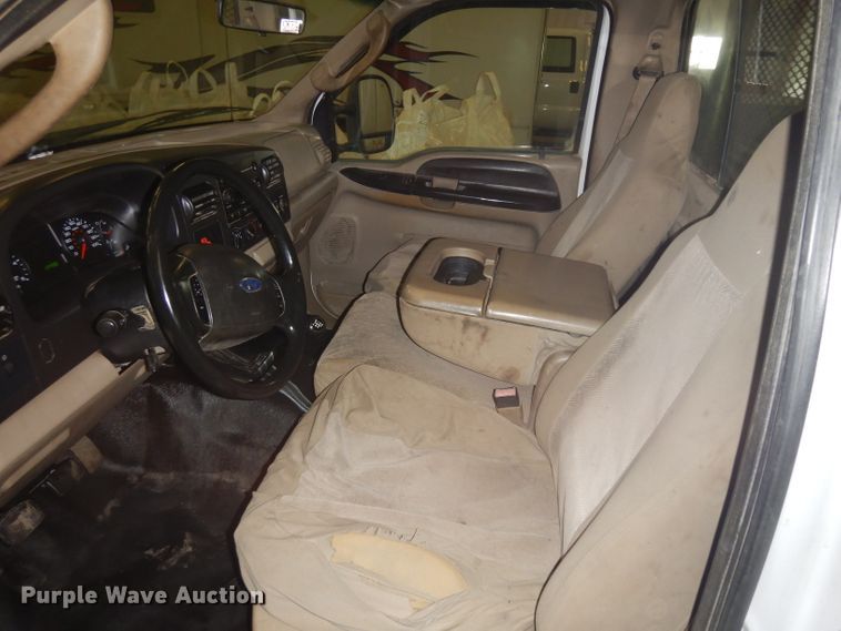 image for item IG9191 2006 Ford F550 Super Duty  winch truck