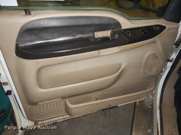 image for item IG9191 2006 Ford F550 Super Duty  winch truck