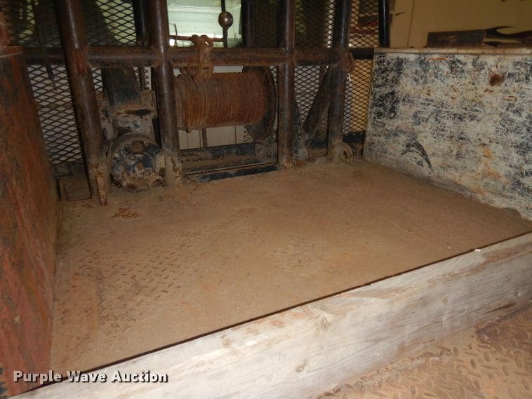 image for item IG9191 2006 Ford F550 Super Duty  winch truck