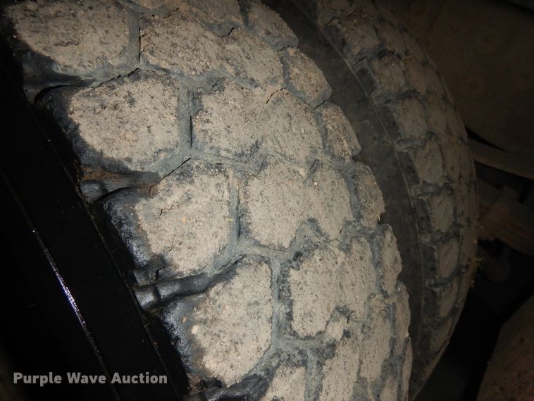 image for item IG9191 2006 Ford F550 Super Duty  winch truck