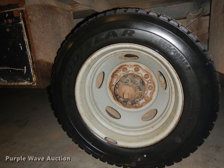 image for item IG9191 2006 Ford F550 Super Duty  winch truck