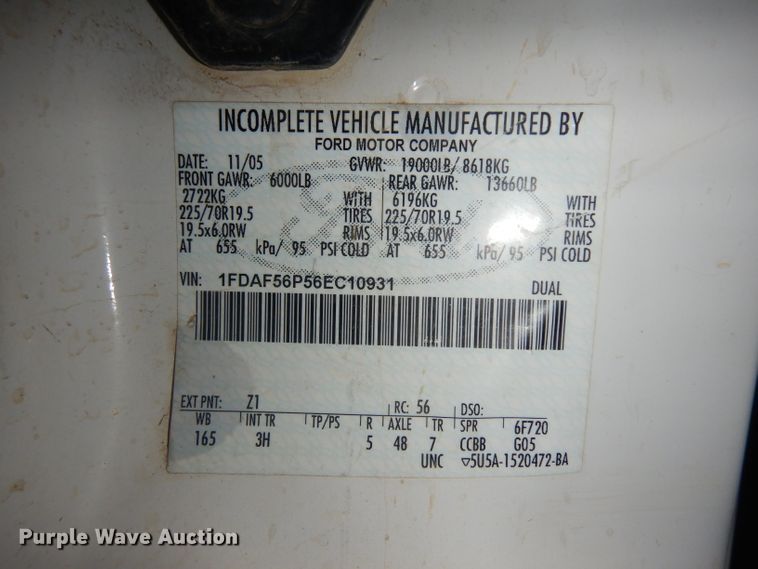 image for item IG9191 2006 Ford F550 Super Duty  winch truck