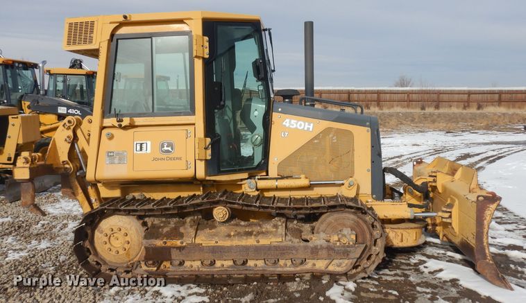 image for item IG9196 2002 John Deere 450H  dozer