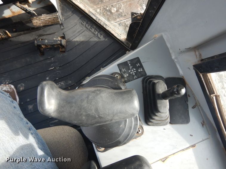 image for item IG9196 2002 John Deere 450H  dozer