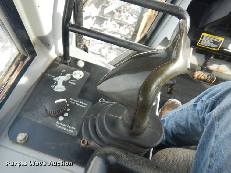 image for item IG9196 2002 John Deere 450H  dozer