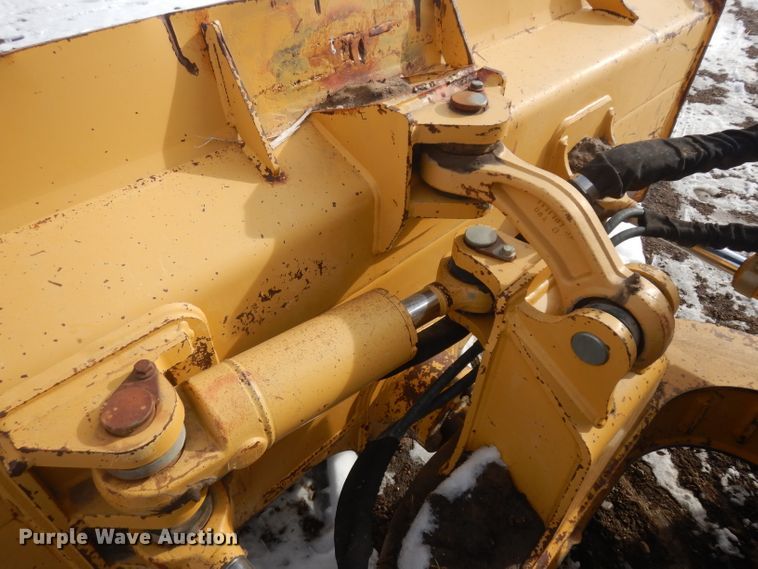 image for item IG9196 2002 John Deere 450H  dozer