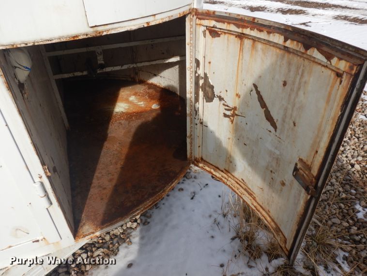 image for item IG9197 1986 livestock trailer