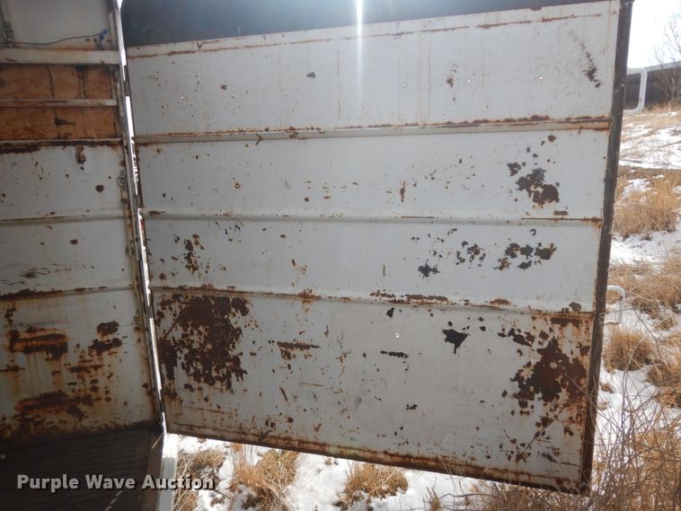 image for item IG9197 1986 livestock trailer