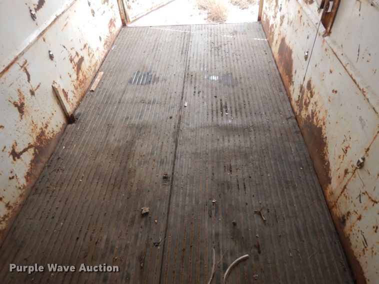 image for item IG9197 1986 livestock trailer