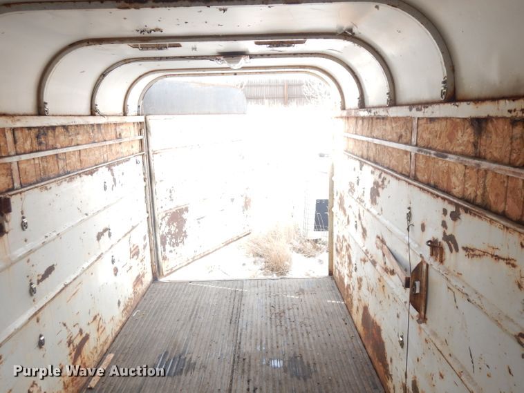 image for item IG9197 1986 livestock trailer