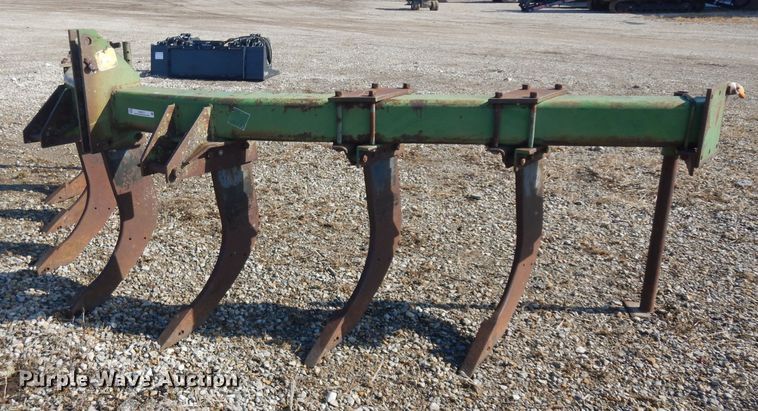 image for item IG9212 John Deere E0900 V-ripper