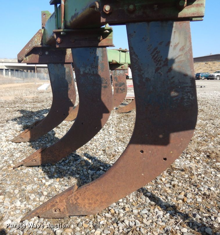 image for item IG9212 John Deere E0900 V-ripper