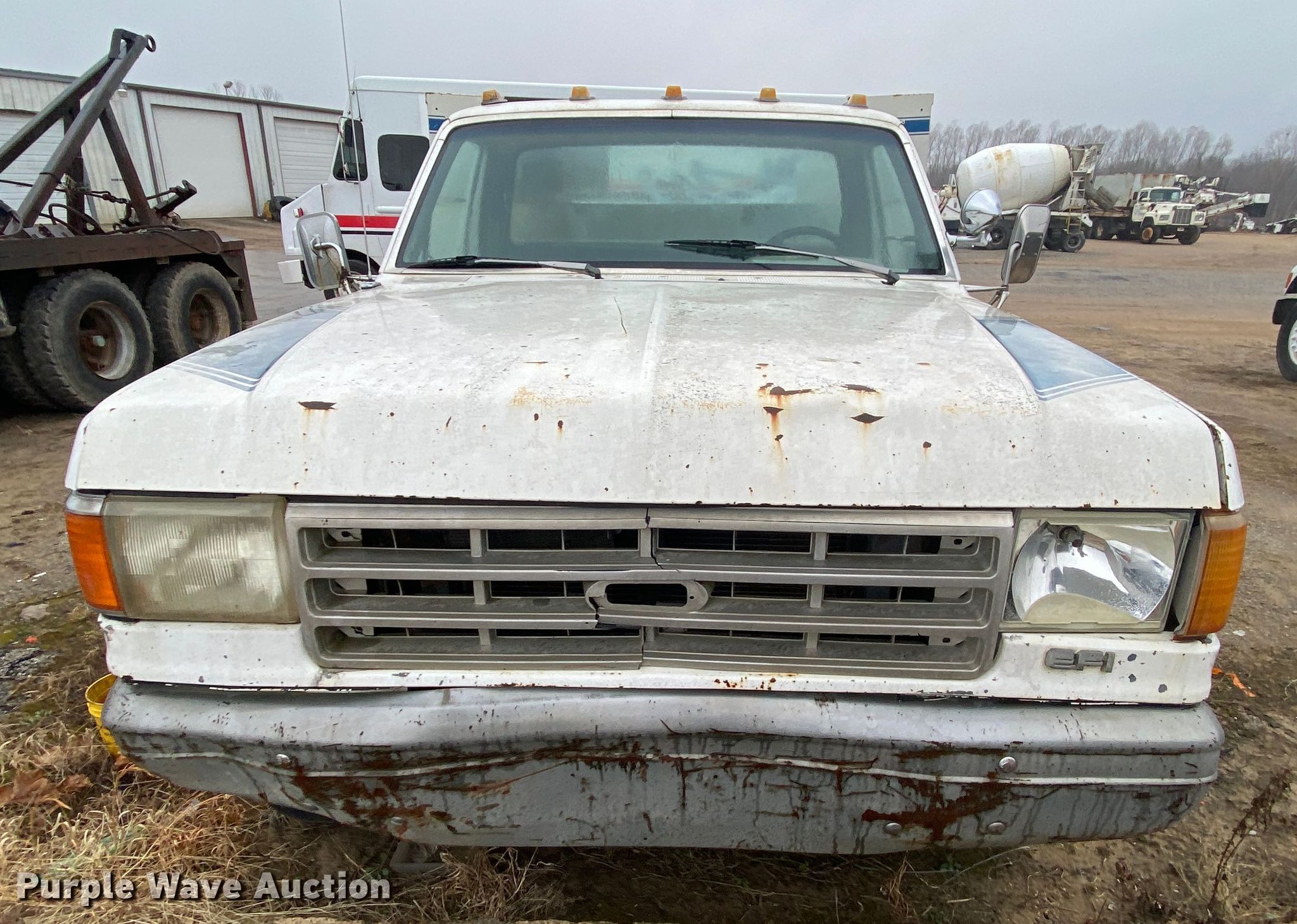 1989 Ford F350 utility bed pickup truck in Mountain Home, AR Item