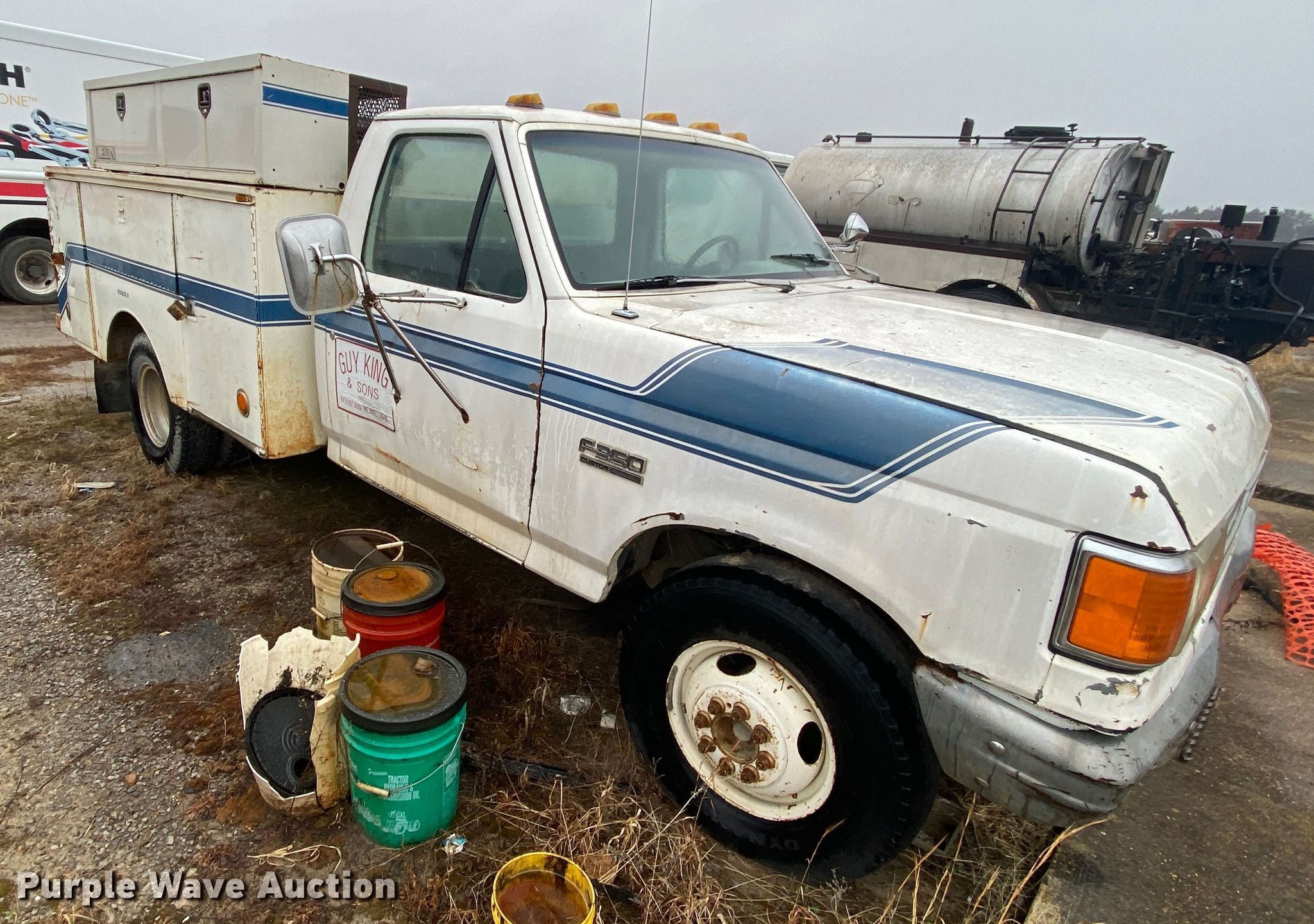 1989 Ford F350 utility bed pickup truck in Mountain Home, AR Item