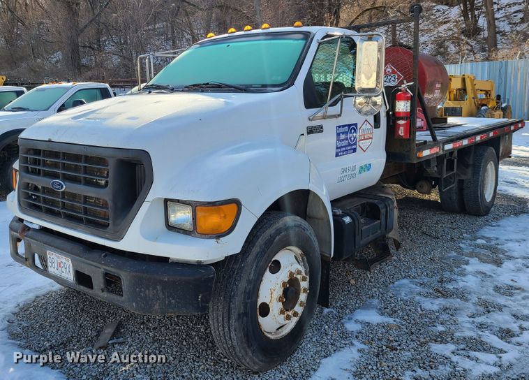 image for item DN6003 2003 Ford F650 Super Duty  flatbed truck