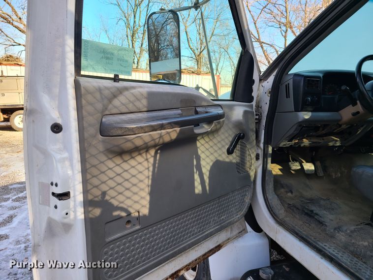 image for item DN6003 2003 Ford F650 Super Duty  flatbed truck