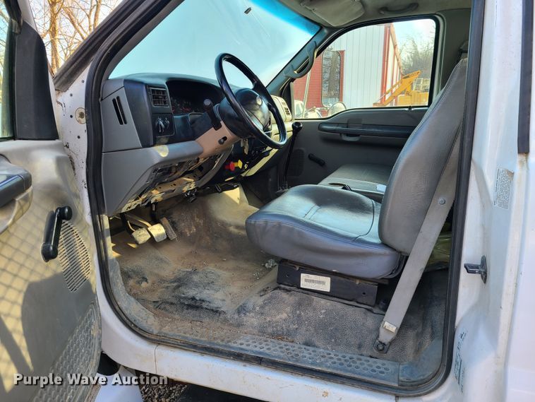 image for item DN6003 2003 Ford F650 Super Duty  flatbed truck